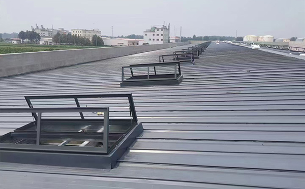 某中学室内体育馆长武排烟窗改造项目