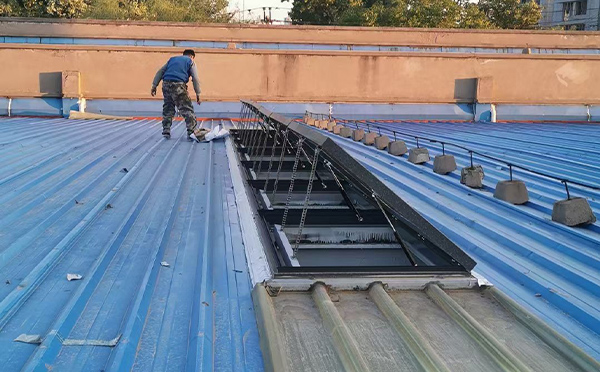 某区域性物流仓储中心长武排烟窗系统安装项目